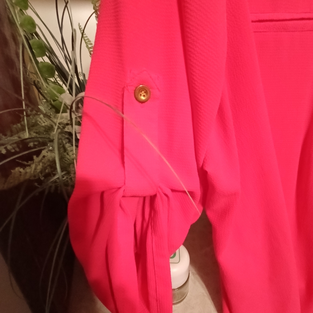 Woman's Top - Picture 3 of 4